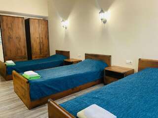 Гостиница Зодиак Севастополь Классический трехместный номер-1