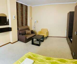 Гостиница Зодиак Севастополь Улучшенный двухместный номер с 2 отдельными кроватями-2