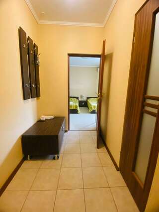 Гостиница Зодиак Севастополь Улучшенный двухместный номер с 2 отдельными кроватями-4